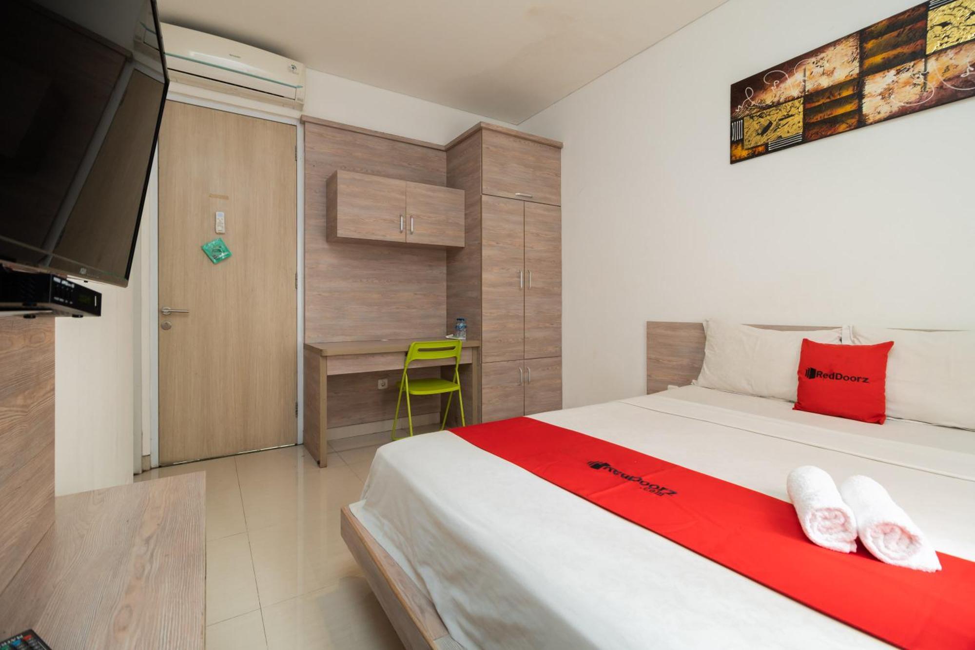 Guest house Reddoorz Syariah Near Prasetya Mulya Cilandak Campus 2*