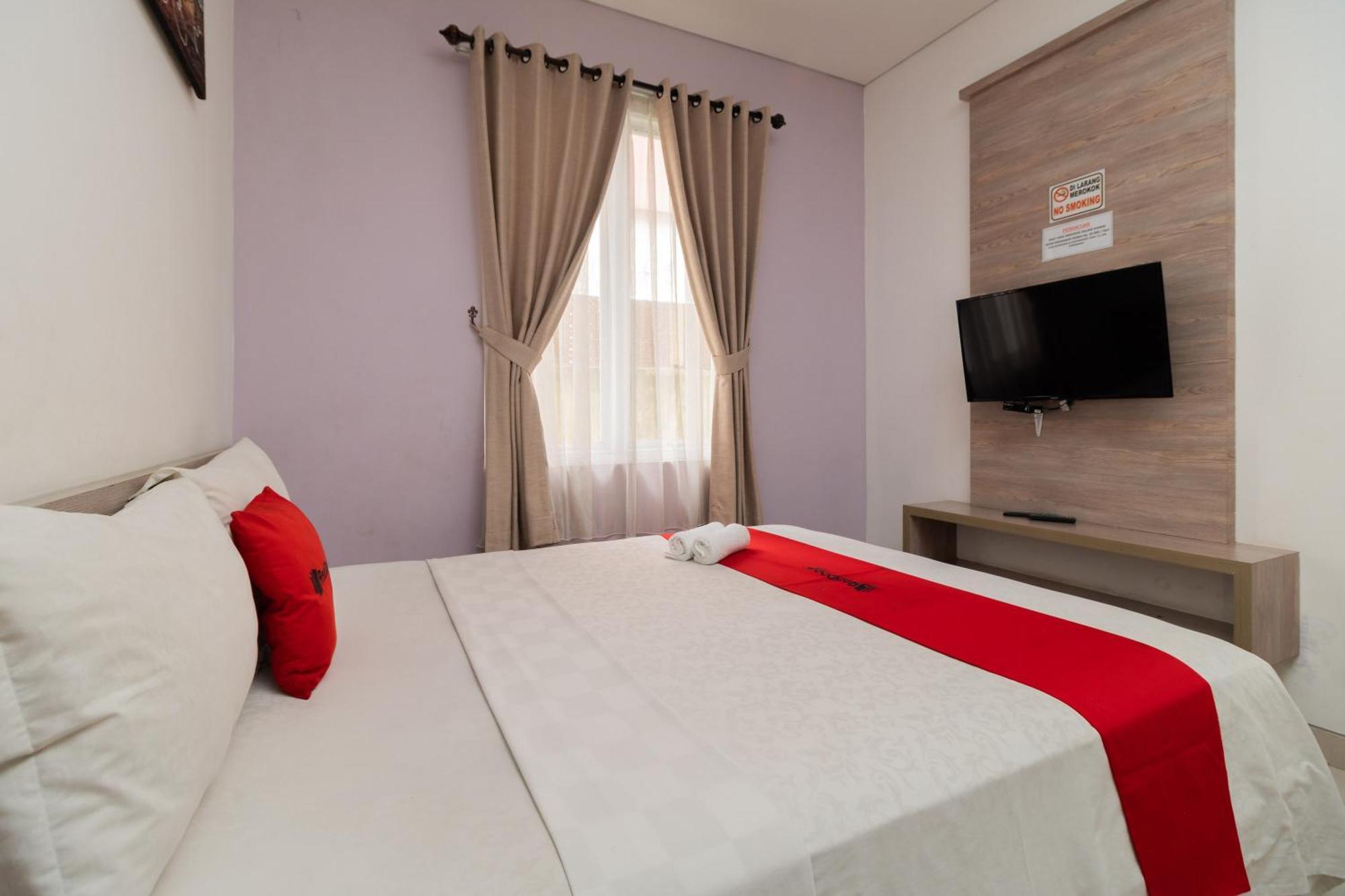 Guest house Reddoorz Syariah Near Prasetya Mulya Cilandak Campus