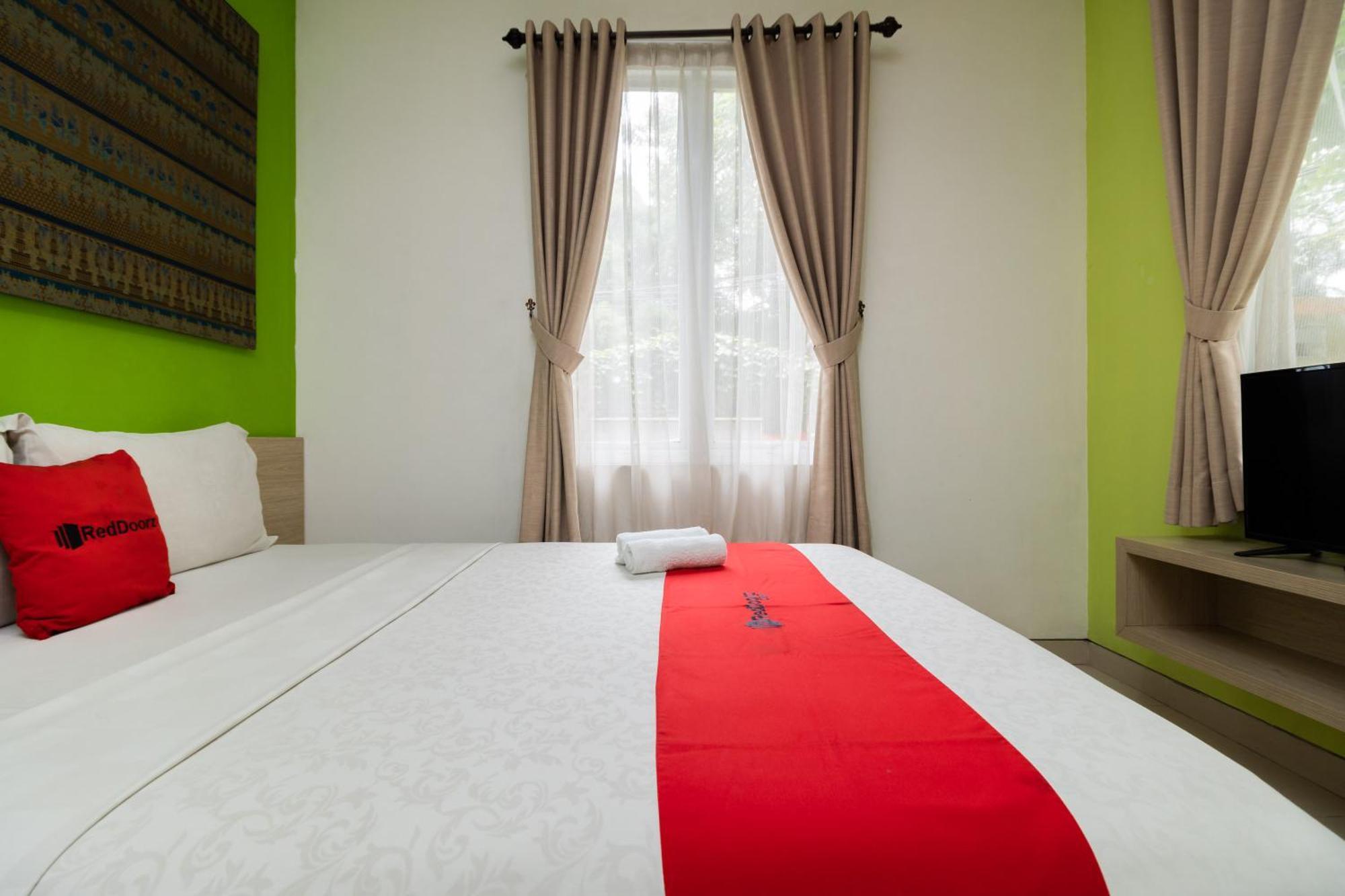 Guest house Reddoorz Syariah Near Prasetya Mulya Cilandak Campus 2*