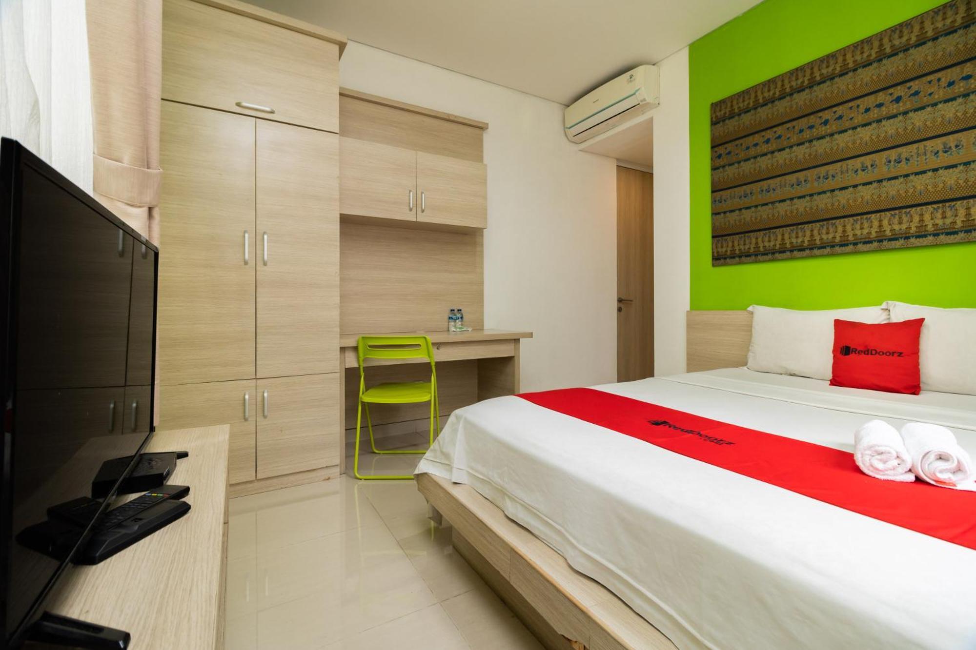 Guest house Reddoorz Syariah Near Prasetya Mulya Cilandak Campus Jakarta