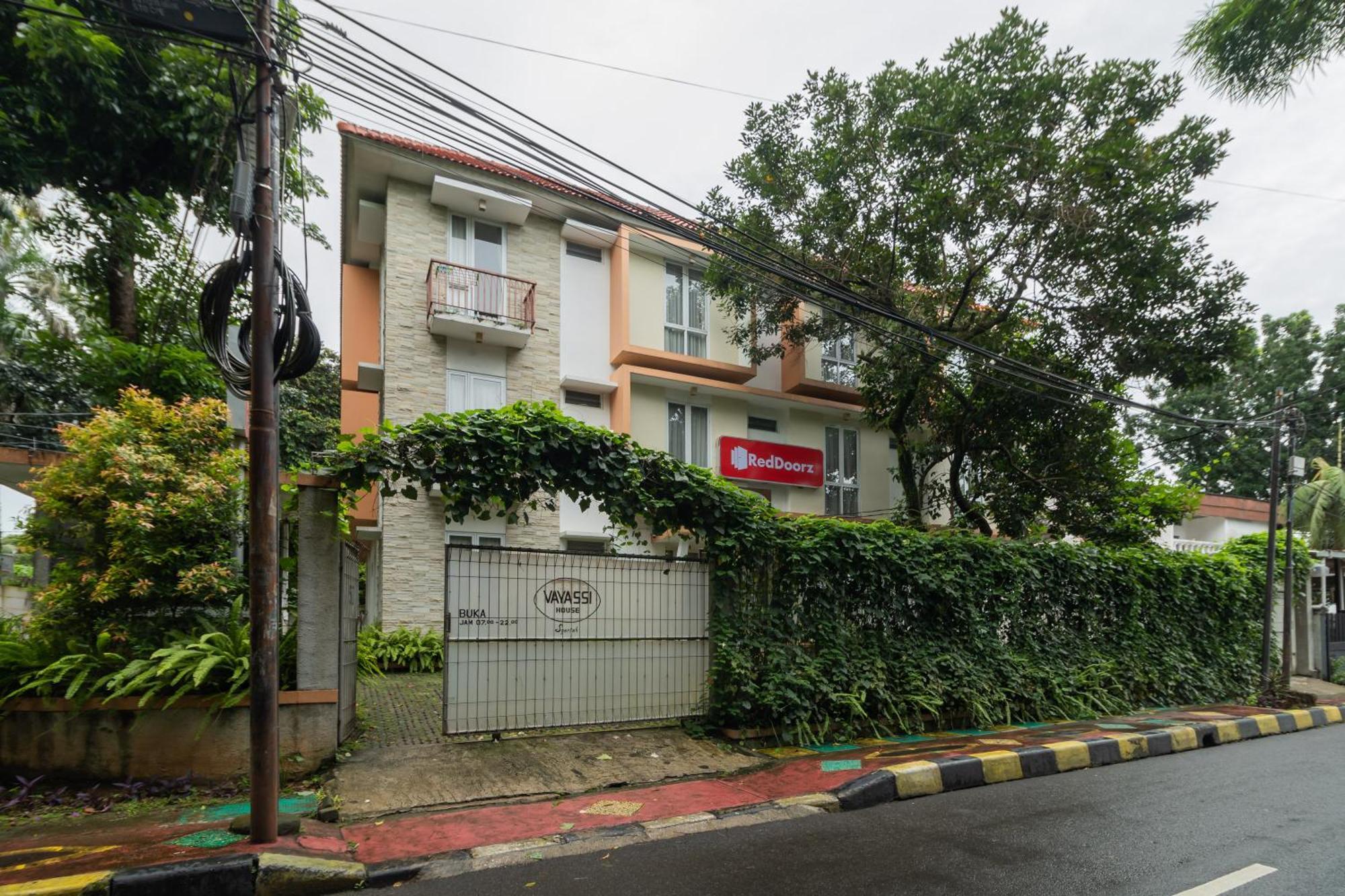 Guest house Reddoorz Syariah Near Prasetya Mulya Cilandak Campus 2*